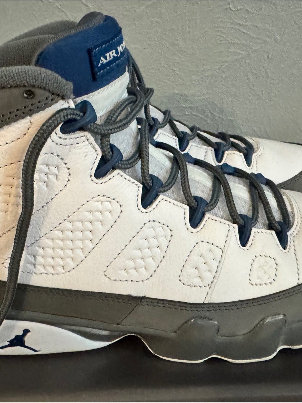 Like New! Men’s Air Jordan 9 Retro High-Top Sneakers! - Picture 2 of 3